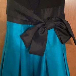 Gorgeous Kasper Size 12 party dress